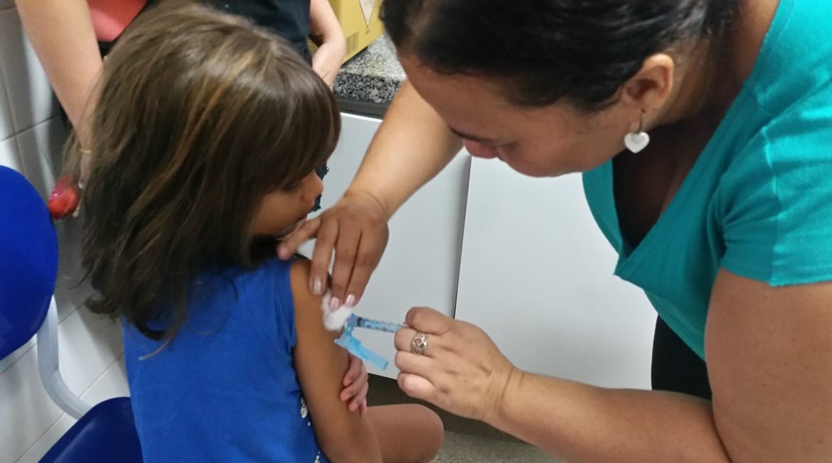 Vacinação em criança é estratégica, mais ainda na Amazônia, diz cientista