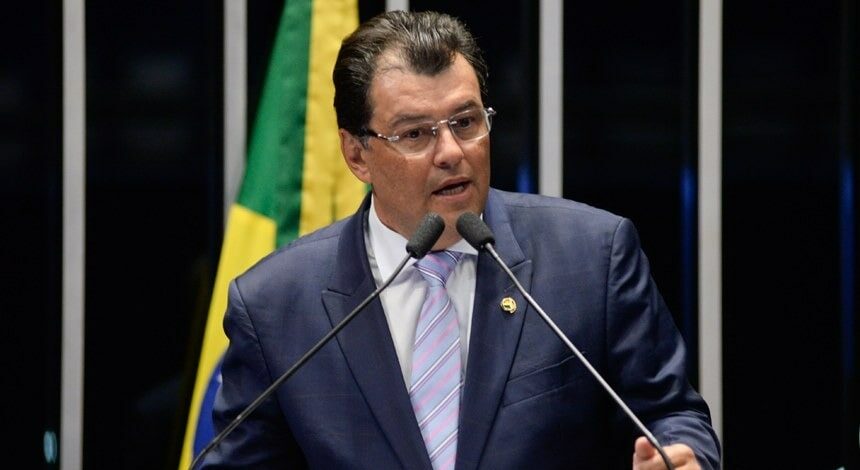Braga berra e chama palavrões para ministra de Bolsonaro