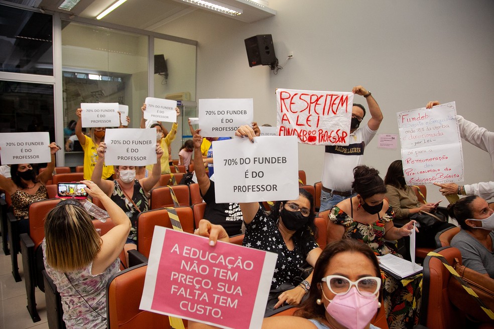 Professores sem Fundeb preparam pressão a prefeitos do Amazonas