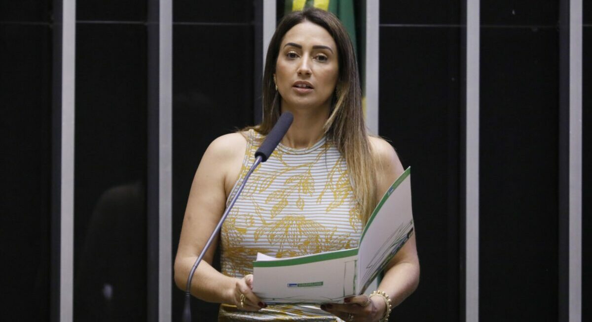 Ministra agredida chama gritos de Braga de ‘machismo atrasado’