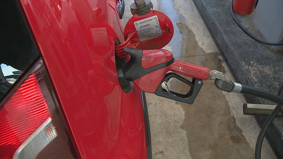 Gasolina puxa maior inflação no Brasil dos últimos seis anos