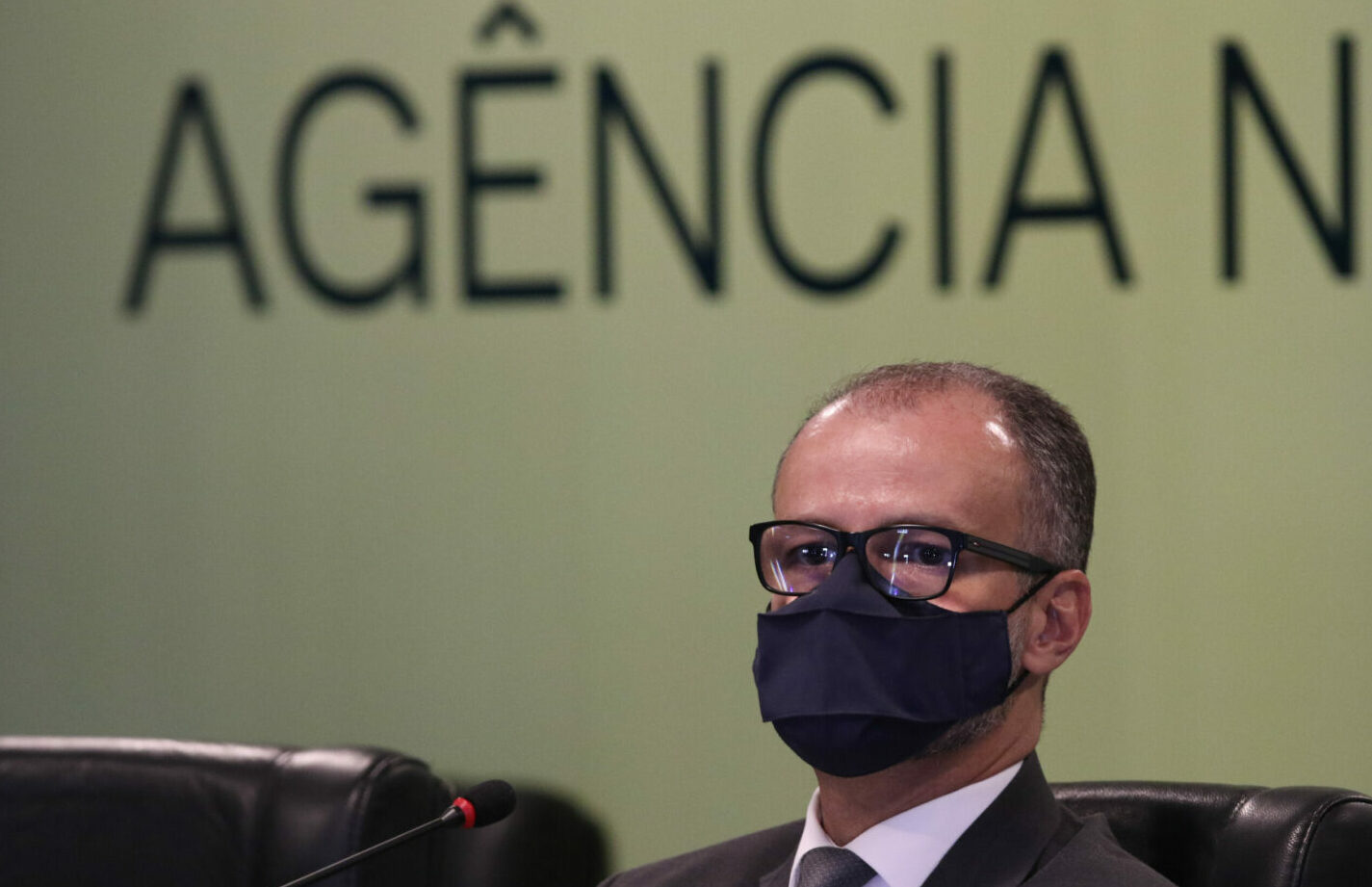 Chefe da Anvisa diz que apoio de Bolsonaro ajudaria na luta contra covid