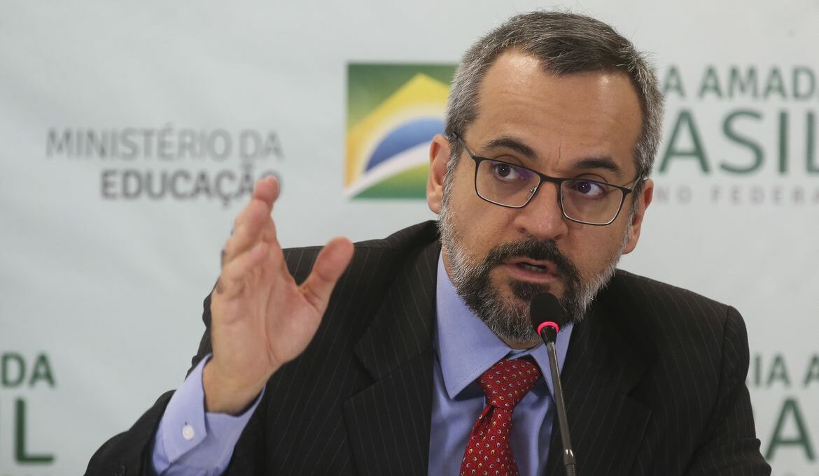 Ex-ministro de Bolsonaro diz saber de assédio sexual também no MEC