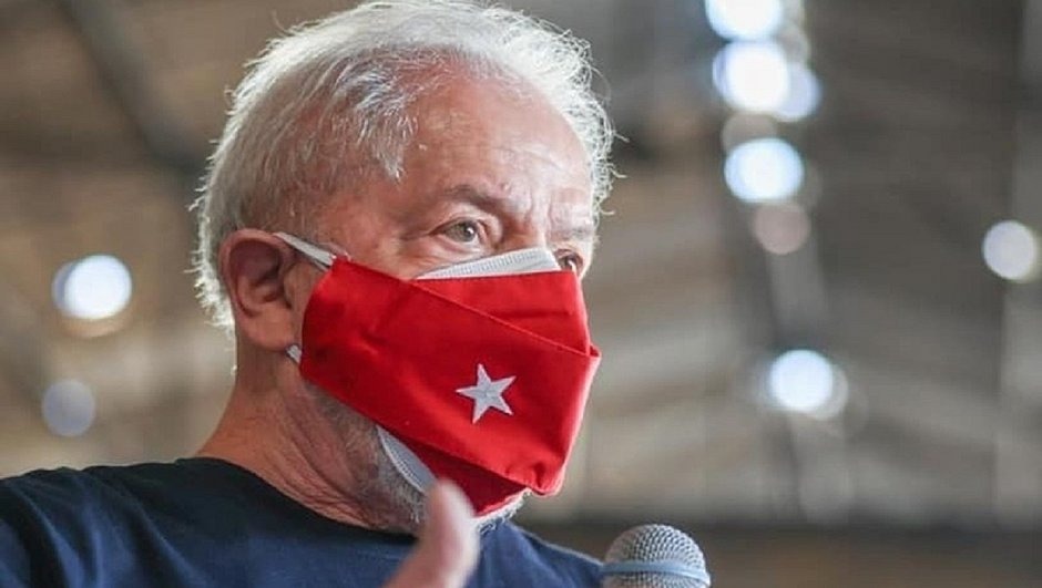 Lula vai a 42% e empata com a soma dos adversários, diz PoderData