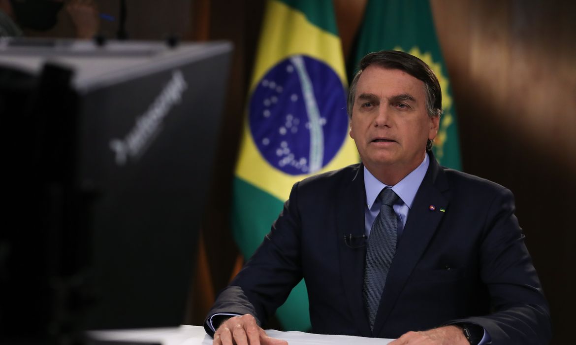 Bolsonaro critica governadores e prefeitos em último discurso de 2021