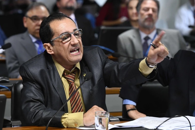 Kajuru diz que “orçamento secreto de Bolsonaro é muito pior que o mensalão”