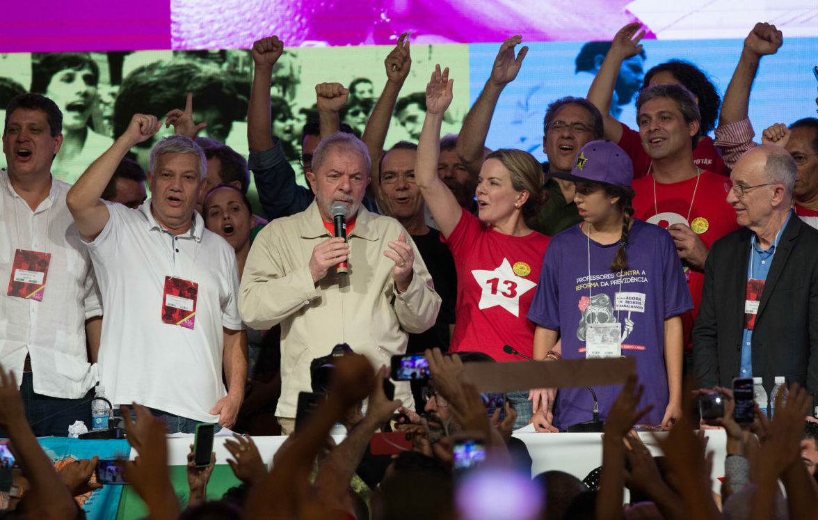 José Dirceu volta à ativa com força total e preocupa Lula e o PT