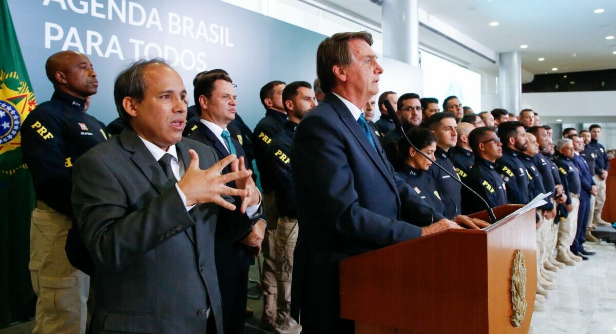 Bolsonaro pede ‘compreensão’ a servidores com reajuste a policiais
