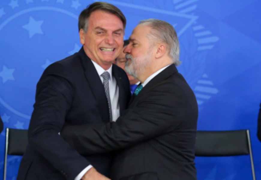 PGR compara Bolsonaro a Trump e minimiza ameaças: ‘Retórica política’