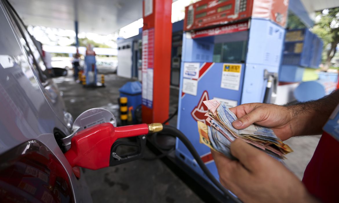Gasolina: combustível cai pela terceira semana consecutiva