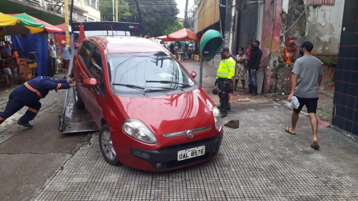 Motoristas abusam e operação em Manaus flagra estacionamento irregular