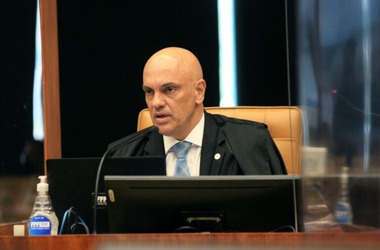 Ação de petistas contra Bolsonaro vai nas mãos de Moraes no STF