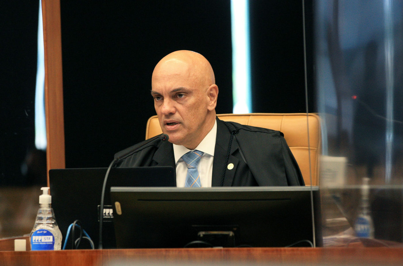 Ação de petistas contra Bolsonaro cai nas mãos de Moraes no STF
