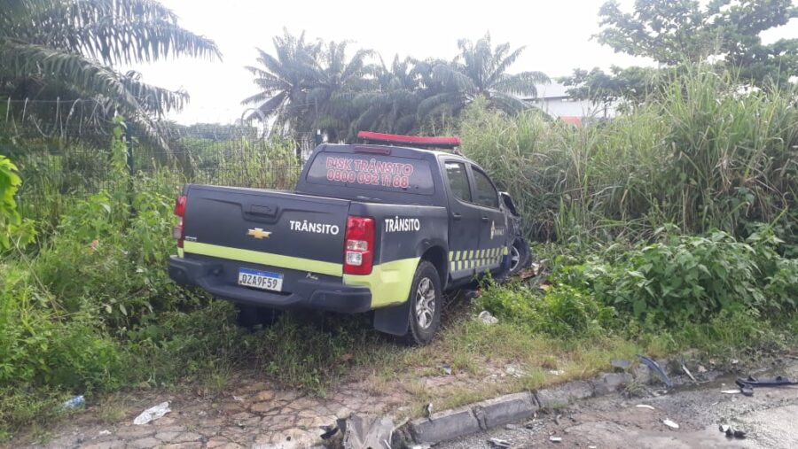 Assaltantes roubam viatura dos agentes de trânsito em Manaus