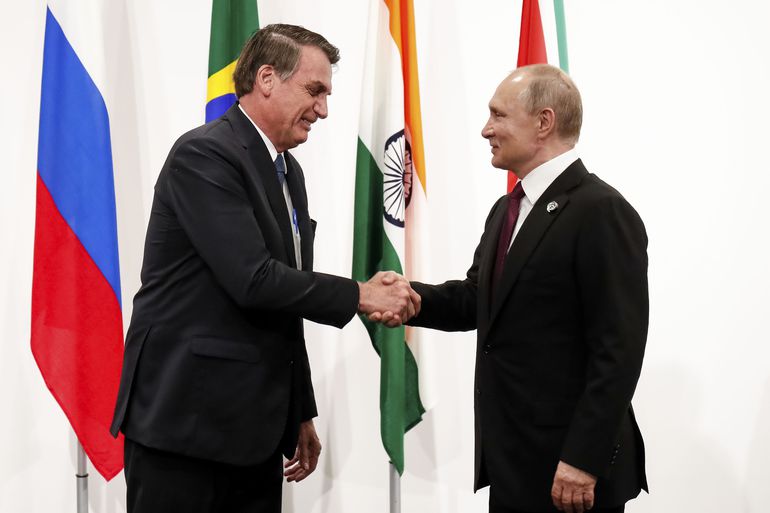 Bolsonaro diz que Putin é 'parceiro' e agradece apoio russo à Amazônia