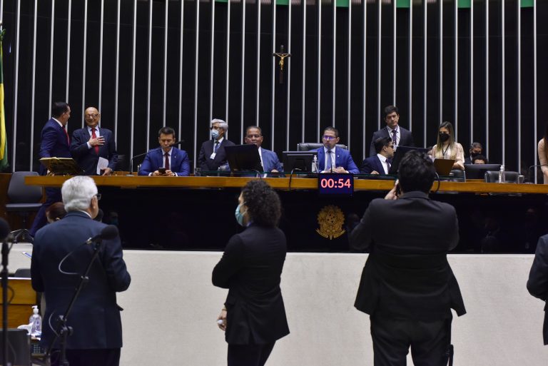 Congresso derruba veto de Bolsonaro que beneficia setor de eventos