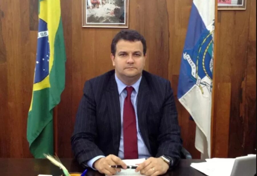 Ex-advogado de rachadinhas de Flávio Bolsonaro ganha cargo nacional