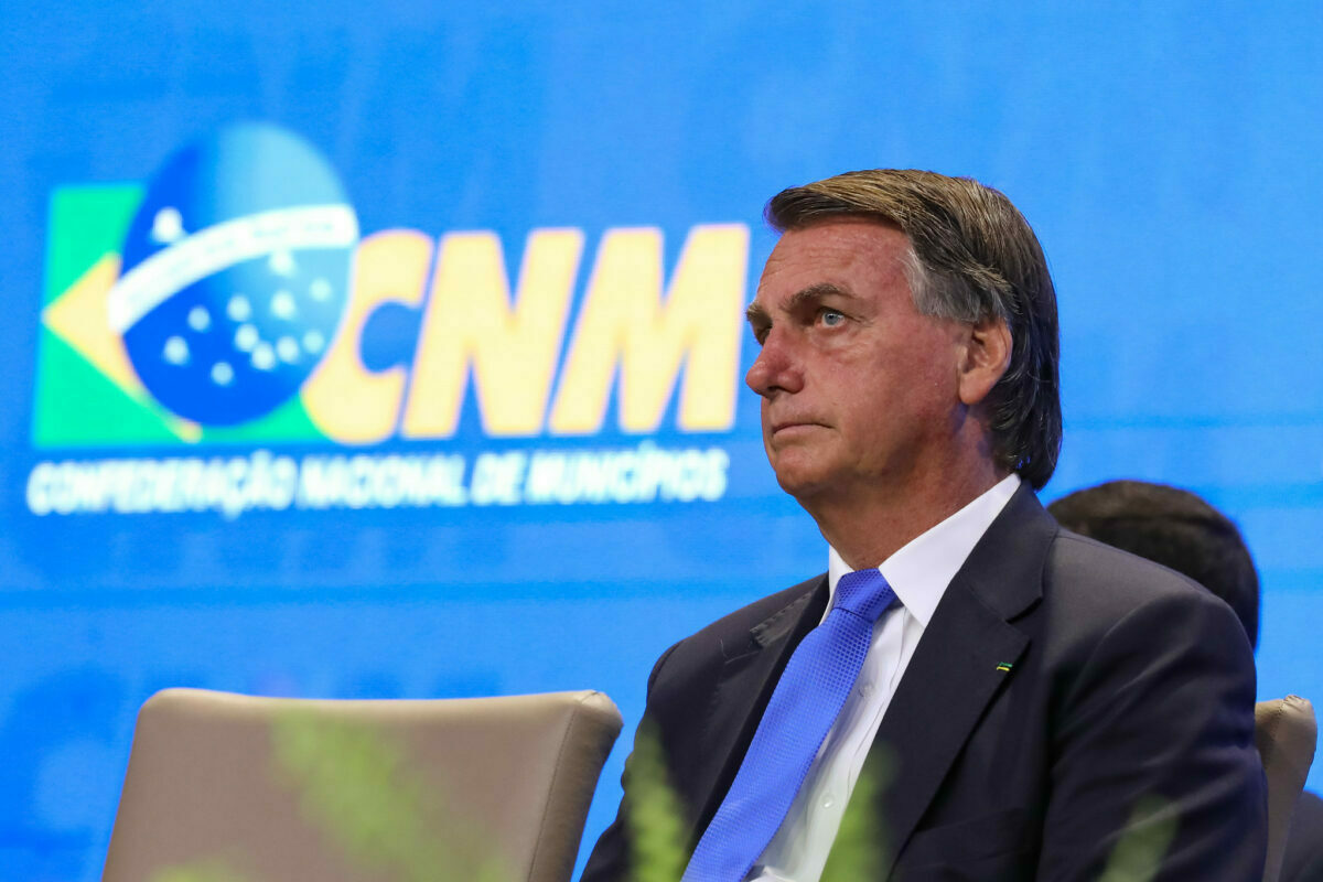 TCU, na surdina, revela farra de Bolsonaro com dinheiro público
