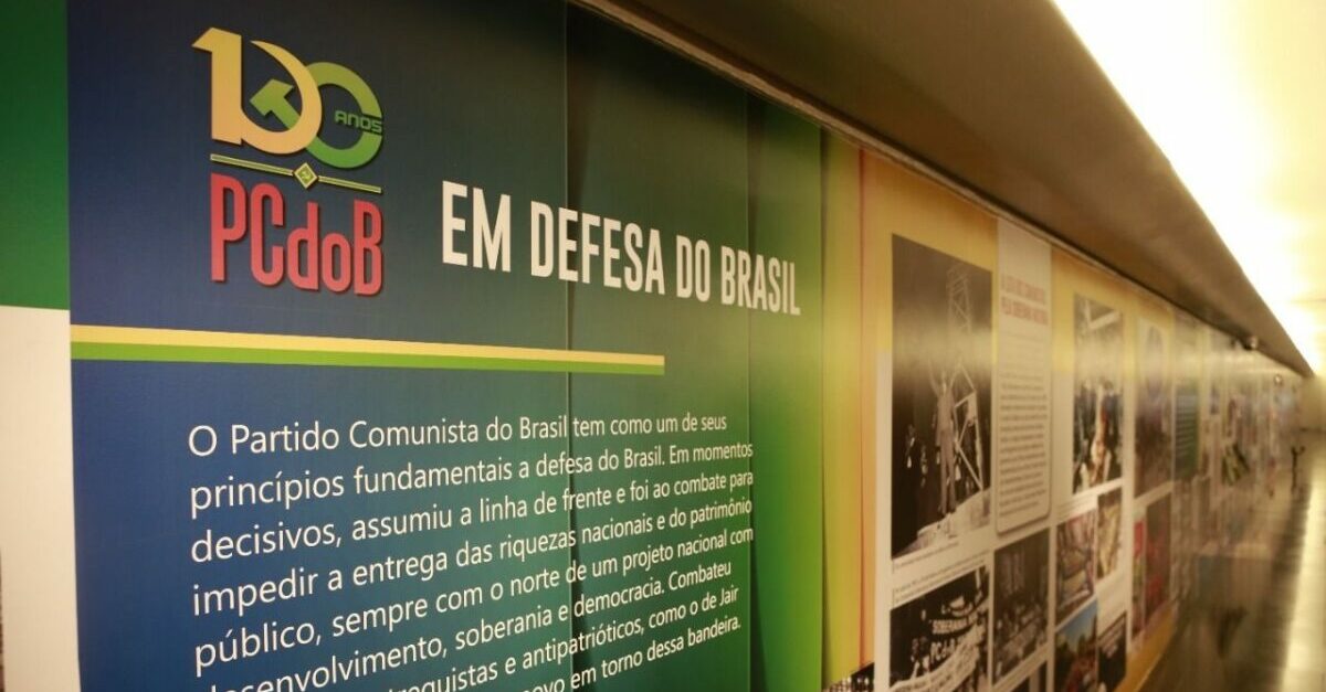 Fotos de Lula são vetadas em exposição do PCdoB na Câmara 