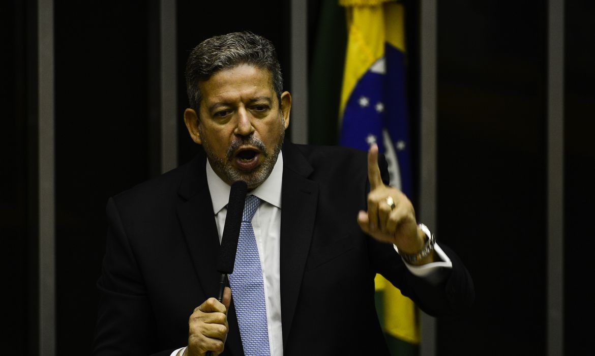 'Processo eleitoral brasileiro é referência', diz Lira ao rebater Bolsonaro