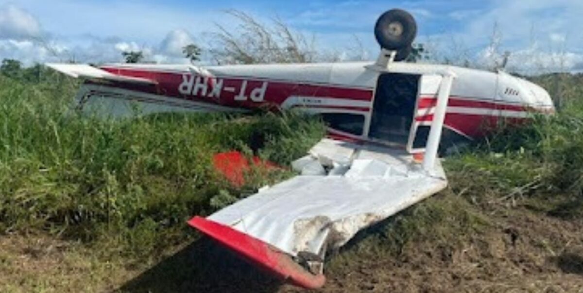 Avião cai após homens tentarem roubar a aeronave