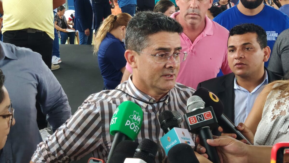David Almeida diz que é único prefeito a entregar registro de imóvel em Manaus
