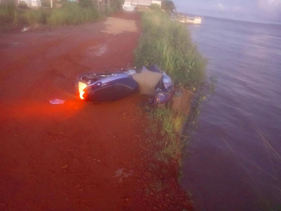 Homem cai no rio Amazonas após perder controle de veículo