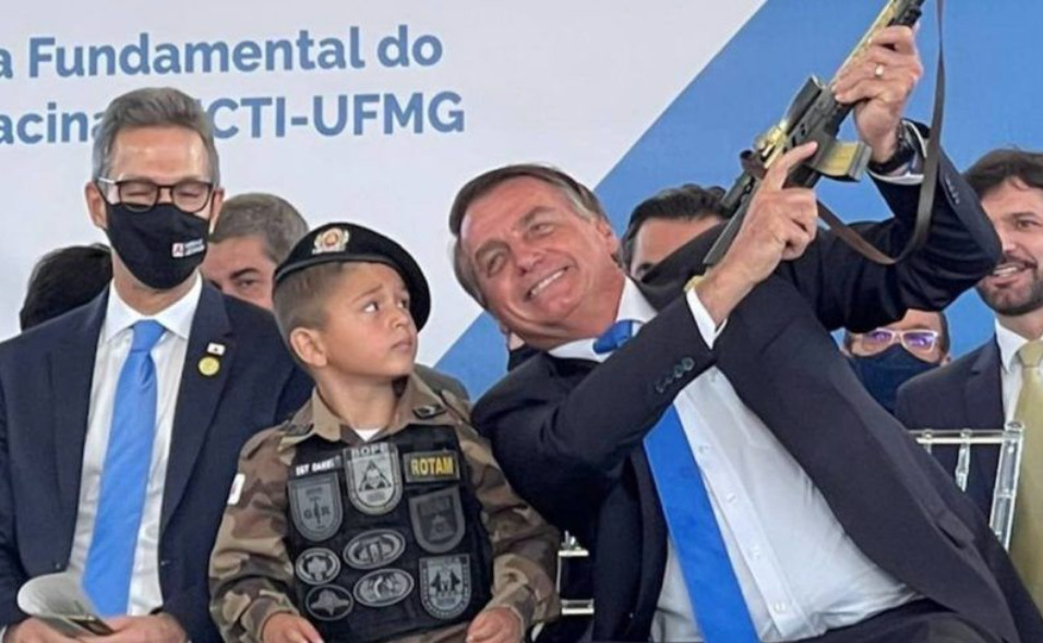 Como Bolsonaro facilitou, via série de decretos, vida do traficante de armas