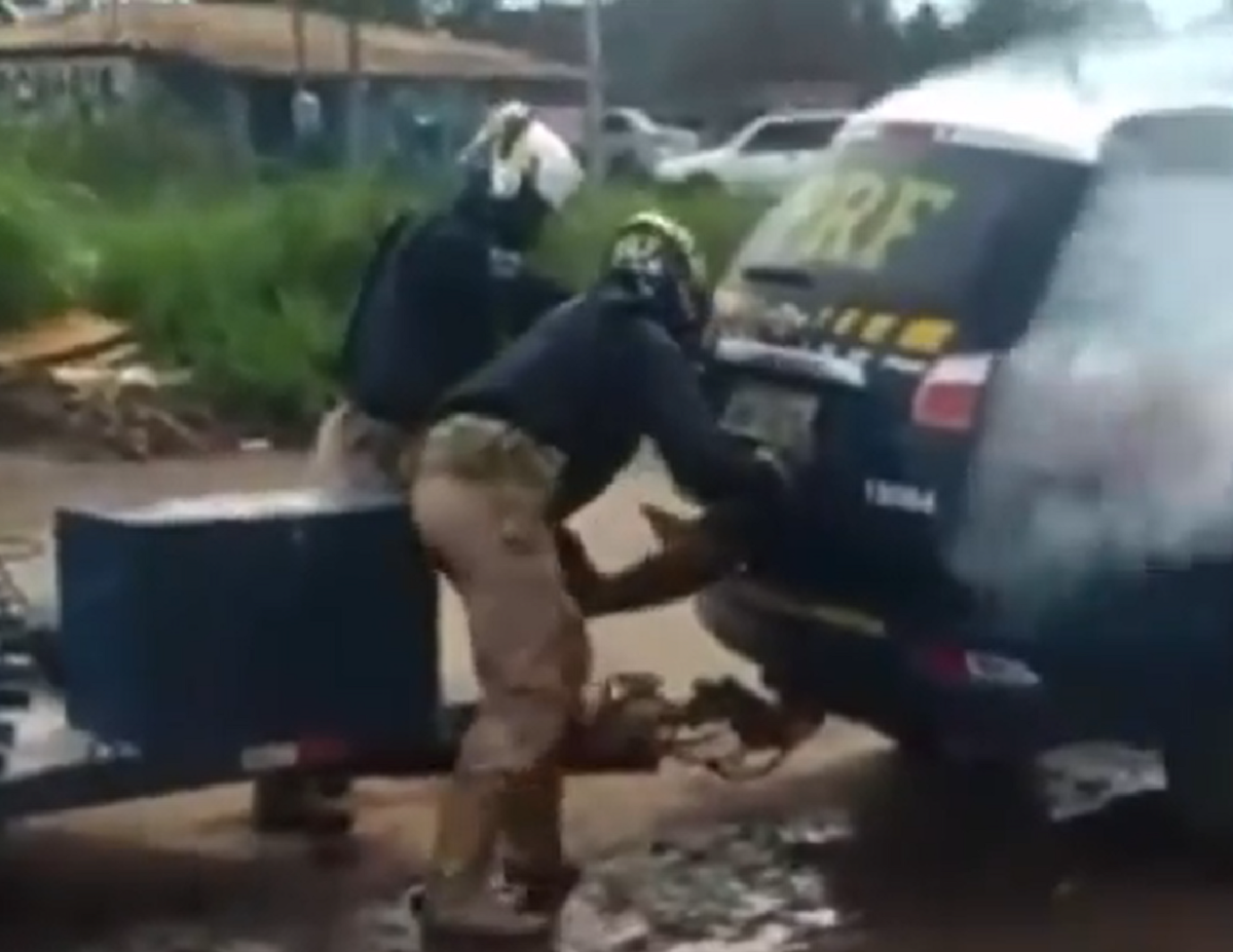 Morte na ‘câmara de gás’ da polícia derruba dois da direção-geral