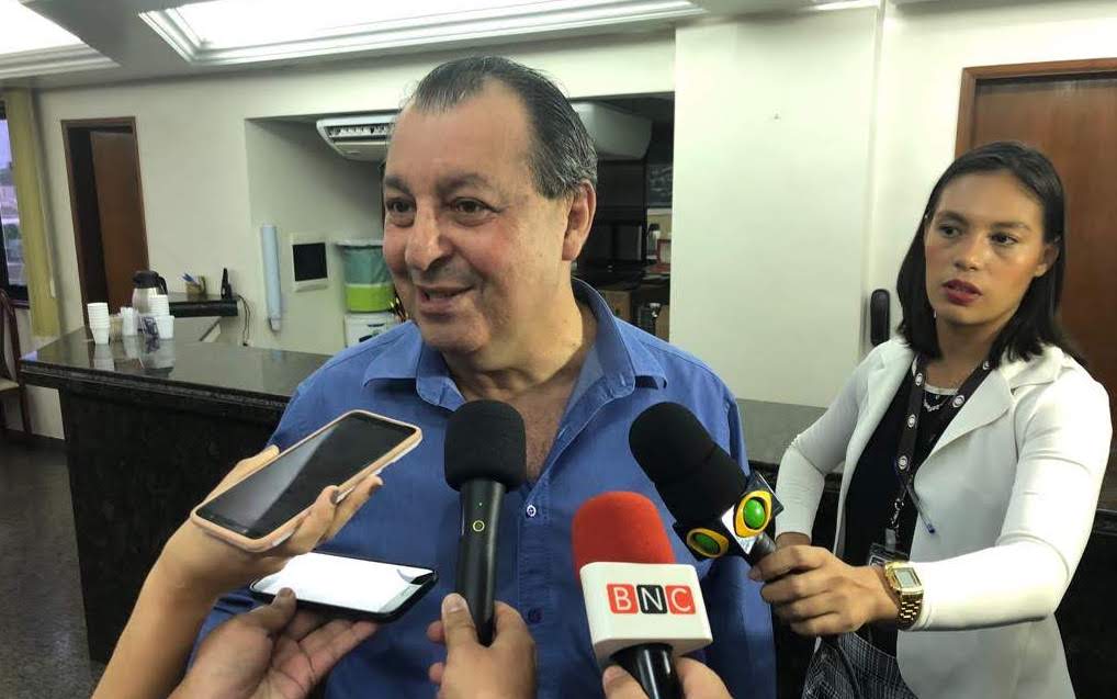 Omar chama prefeitos para tratar da BR-319 em Brasília