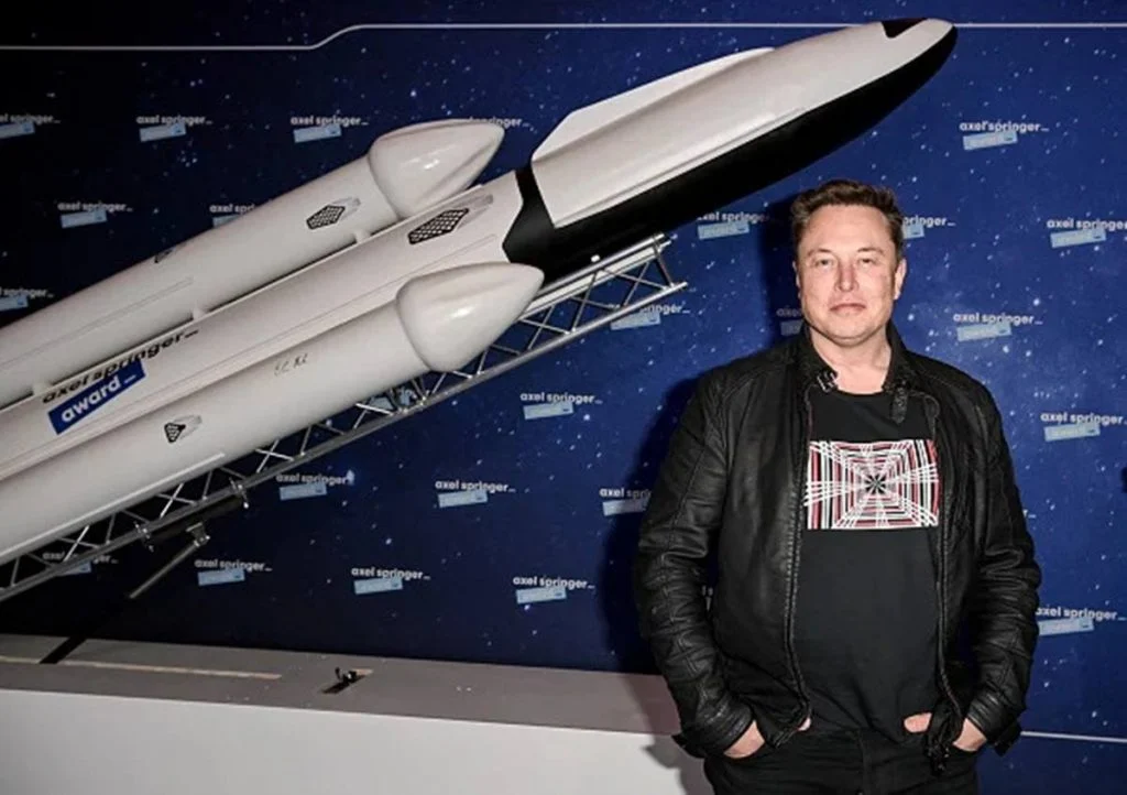 Elon Musk suspende temporariamente compra do Twitter