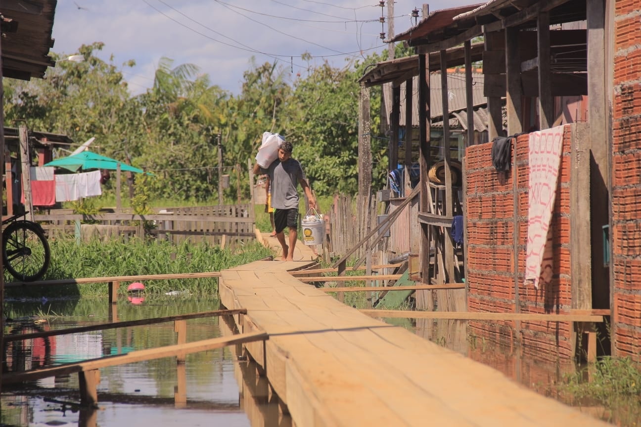 Rio Amazonas já está baixando em Parintins mas população ainda sofre prejuízos