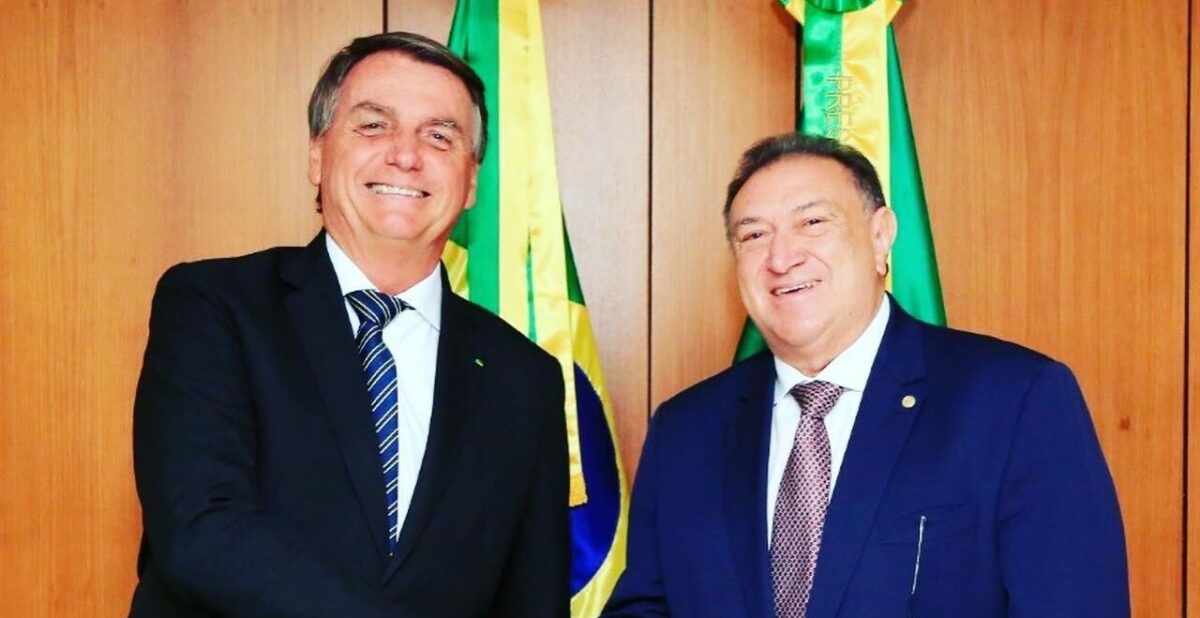 Átila Lins apoia Bolsonaro na redução do ICMS dos combustíveis 