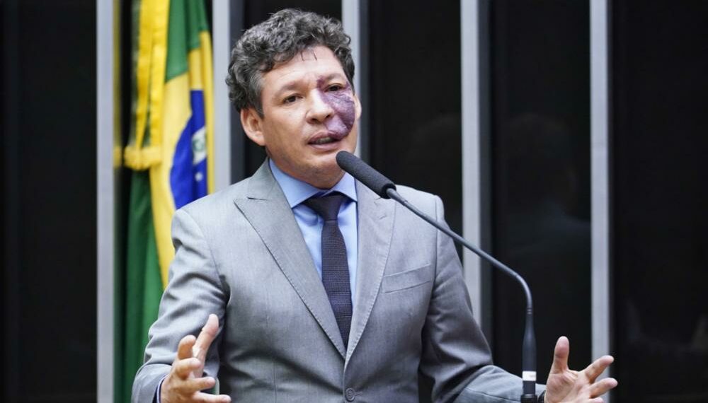 Petista usa notícia-crime para envolver Bolsonaro no caso MEC