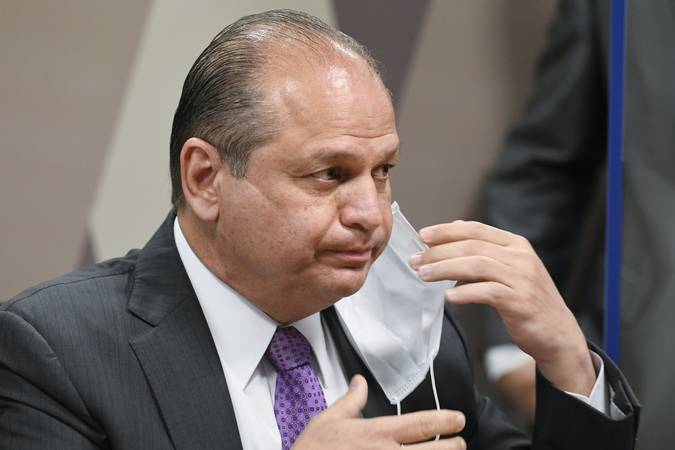 Aras pede para STF livrar cara do líder de Bolsonaro na CPI da covid