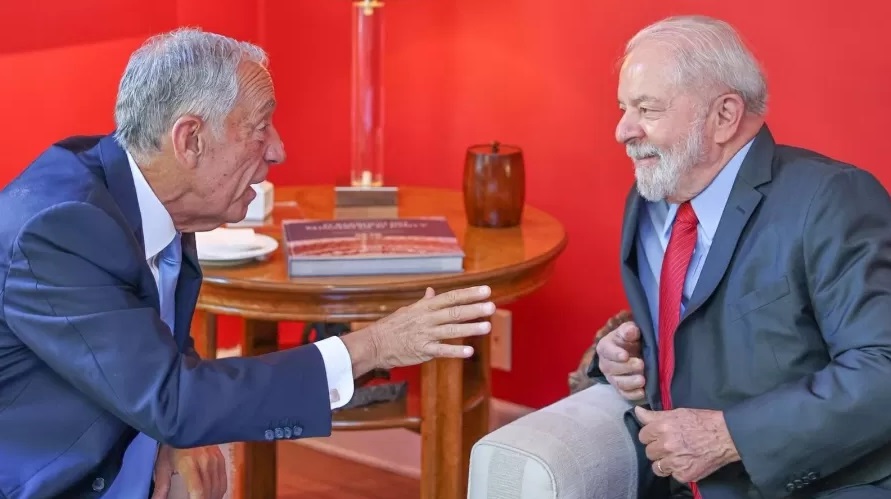 Enciumado de Lula, Bolsonaro não almoça com presidente de Portugal