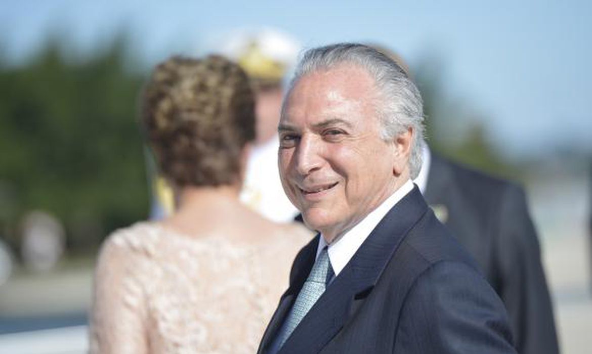 Temer diz que Dilma é honesta, mas sem traquejo nas relações políticas