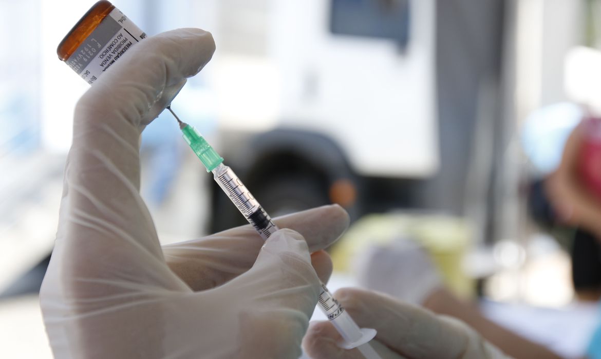 Especialistas reafirmam a pais: vacina da covid a crianças é segura