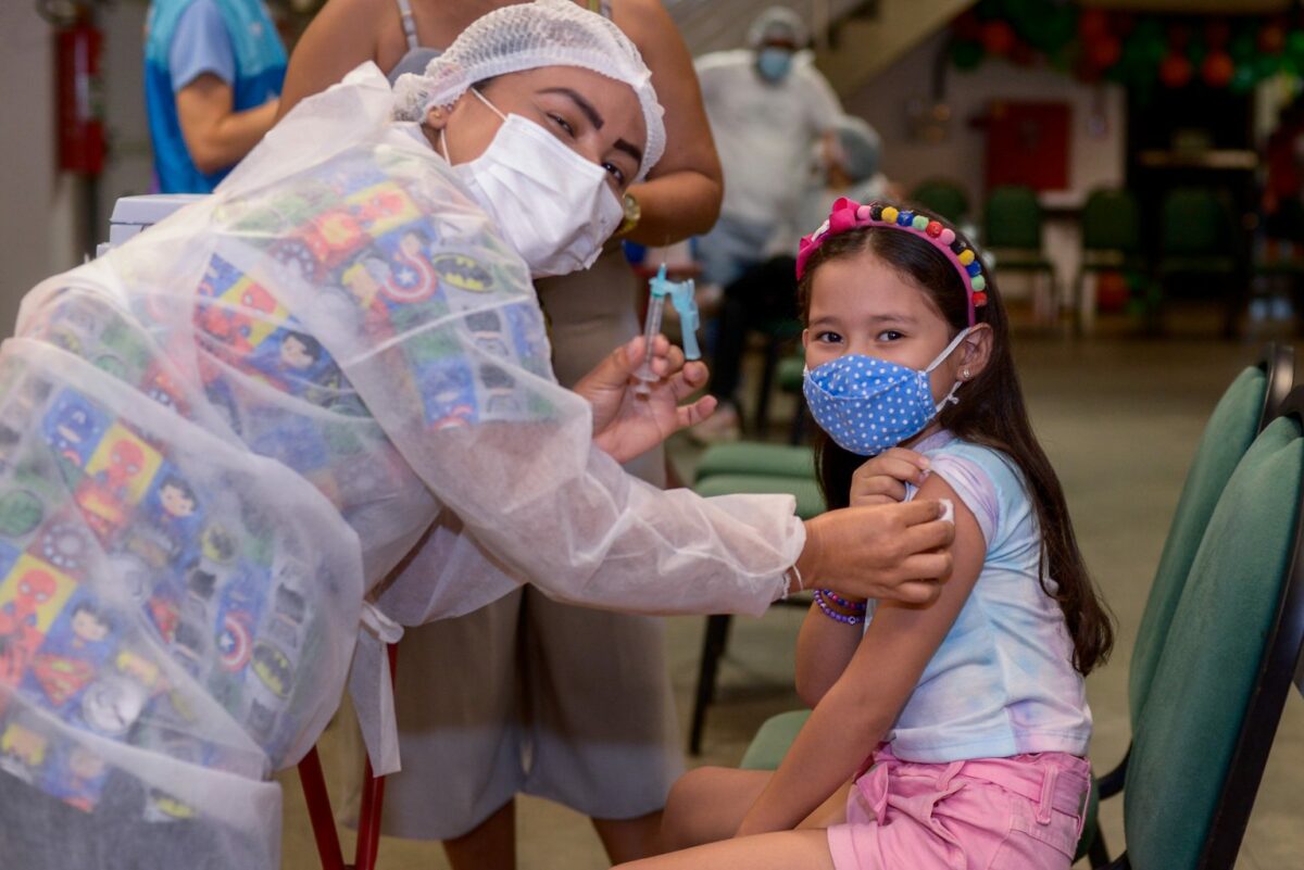 Rio sai na frente e já vacina crianças contra coronavírus
