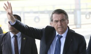 Irritado, Bolsonaro quer reagir logo à 'provocação' da Polícia Federal
