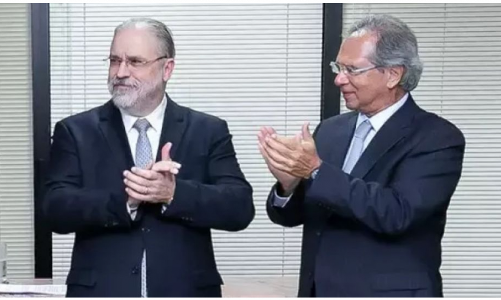 Barroso livra Aras e Paulo Guedes de busca e apreensão da polícia