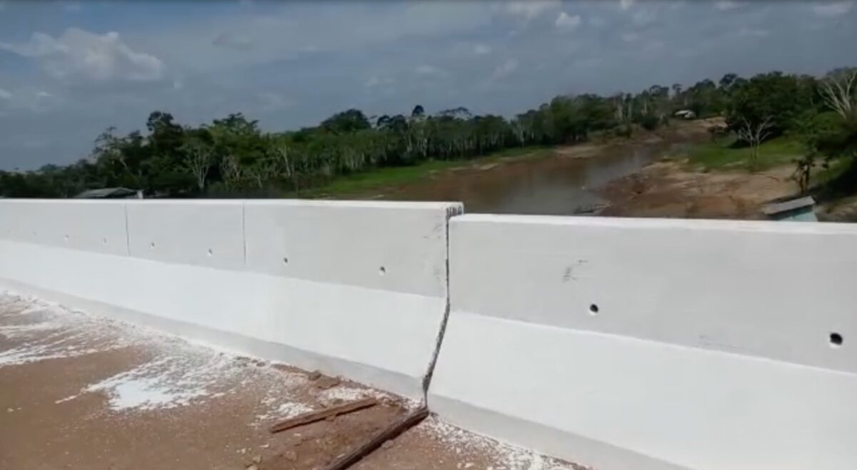 Outra ponte desaba na BR-319 e deixa população isolada