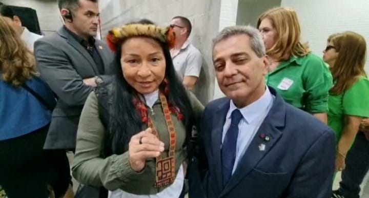 Sílvia Waiãpi vai provar que Bolsonaro não odeia indígena