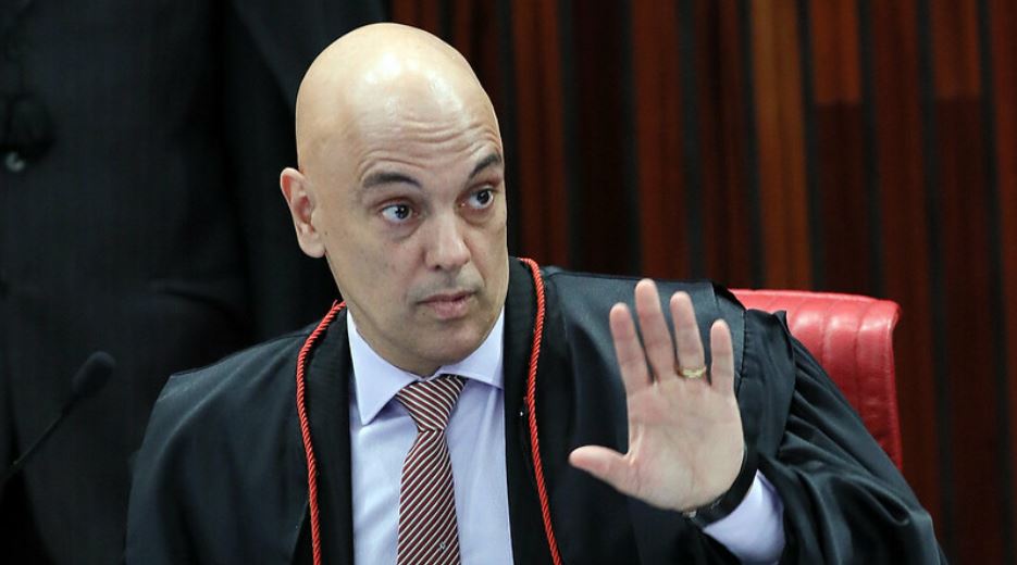 Moraes diz que extremistas bolsonaristas querem o Judiciário 'de joelhos'