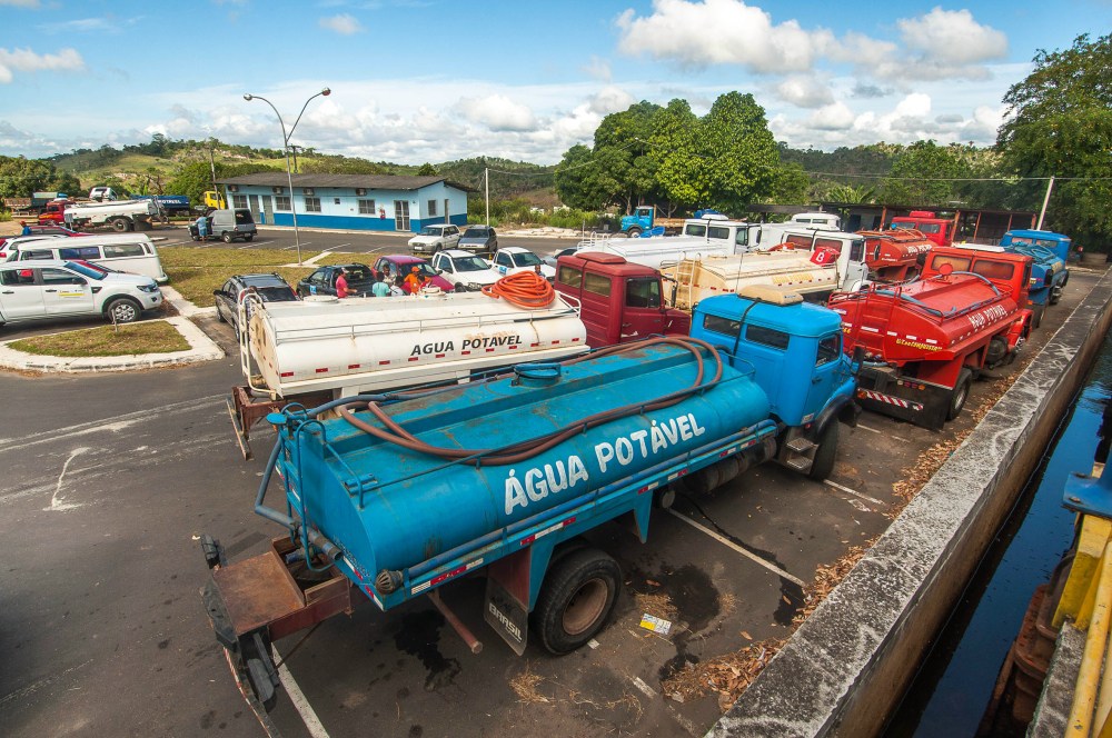 Bolsonaro corta fornecimento de água para famílias do Nordeste