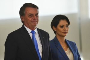 Deputado diz que Bolsonaro 'deu uns tapas' na primeira dama