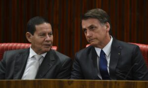 Bolsonaro evita contato até com embaixadores e dá missão a Mourão