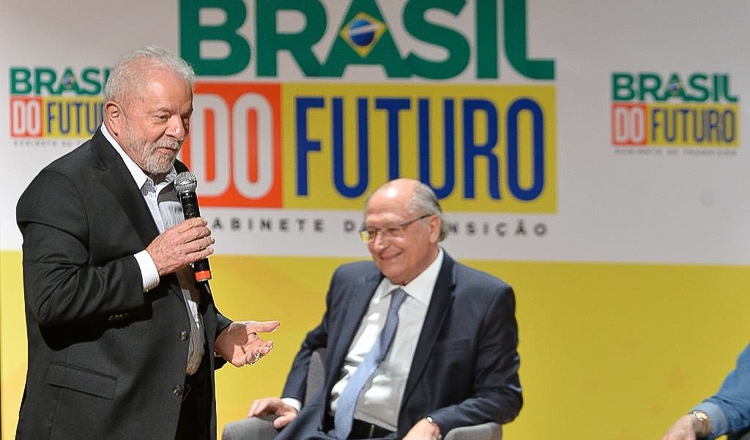 Lula diz que Petrobás e Banco do Brasil não serão privatizados