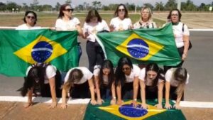 Vídeo | Mulheres bolsonaristas querem volta da ditadura no Brasil