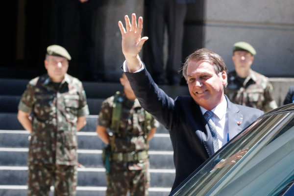 Advogados aconselham Bolsonaro a sair do país antes de 1º janeiro